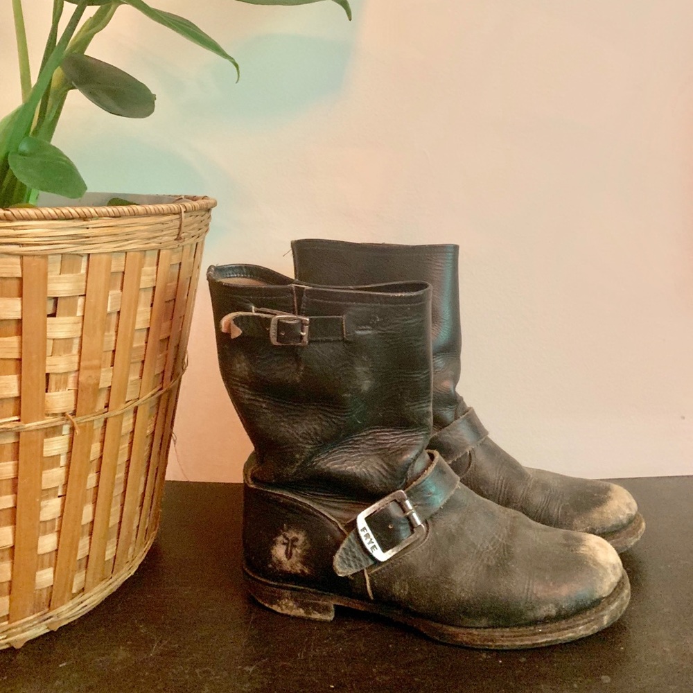 Frye Distressed Veronica Ankle Boots size 7